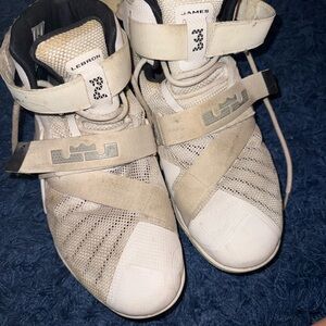 LeBron Soldier XI Basketball Shoes